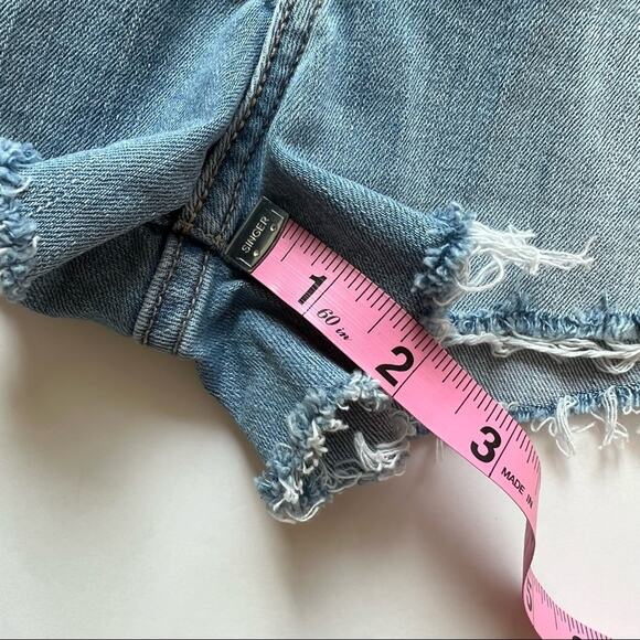 Levi’s Denim Shorts 32 Distressed Hem Mid‎ Rise Cut Off Jean Shorts - Picture 11 of 12